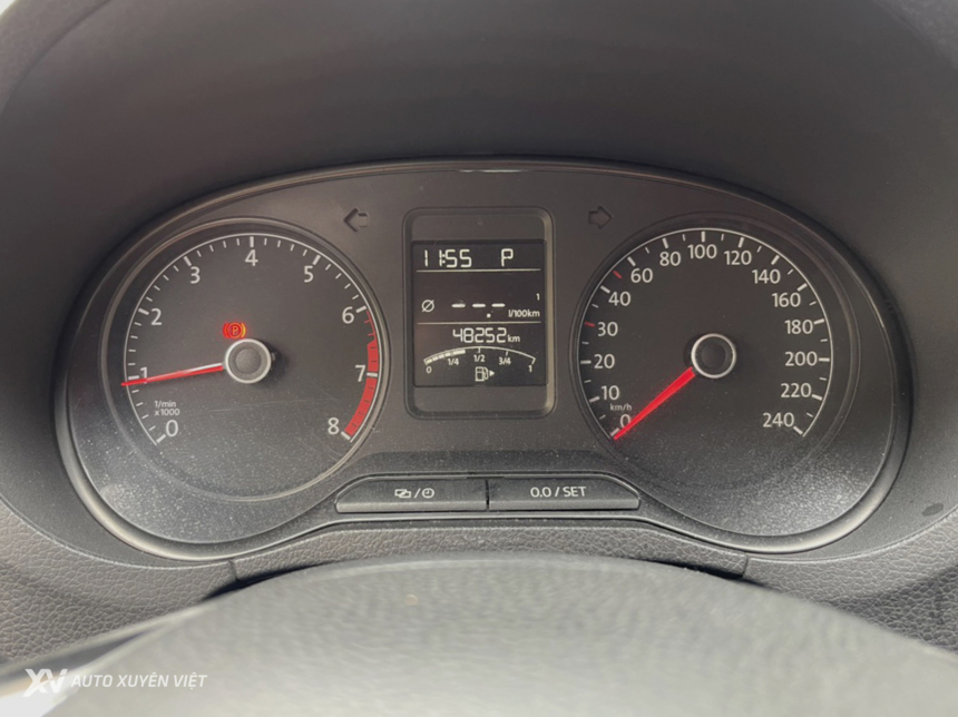 Volkswagen Polo Hatchback 1.6AT 2016