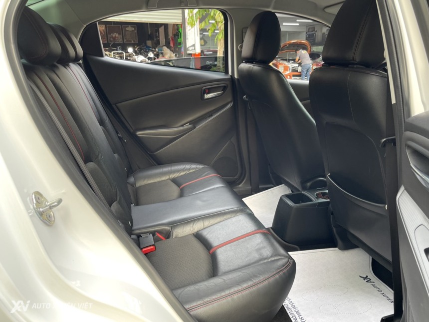 Mazda 2 Sedan 1.5AT 2016