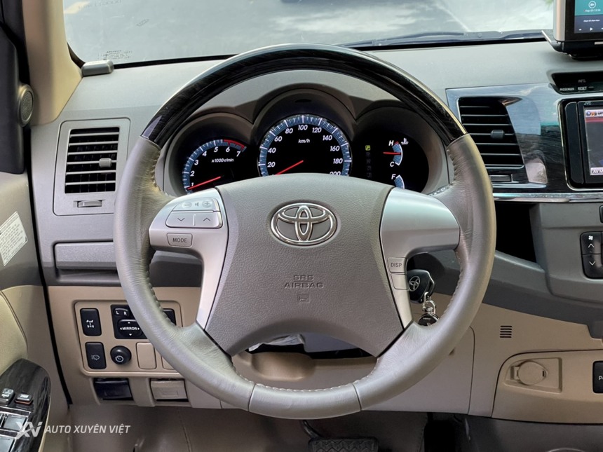 Toyota Fortuner V 4x4AT 2014 Toyota Fortuner V 4x4AT 2014