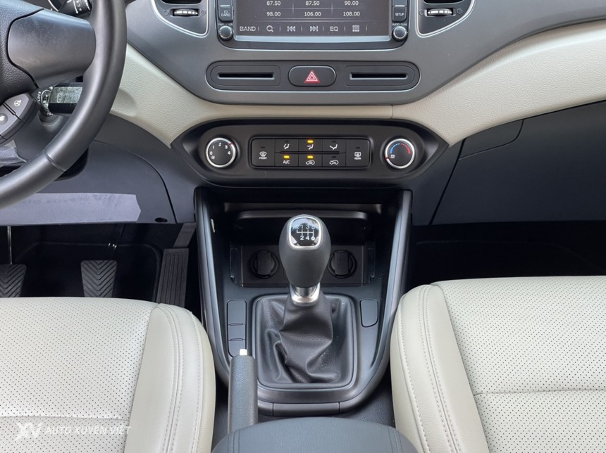 Kia Rondo 2.0MT 2018 Siêu Lướt 2.400km