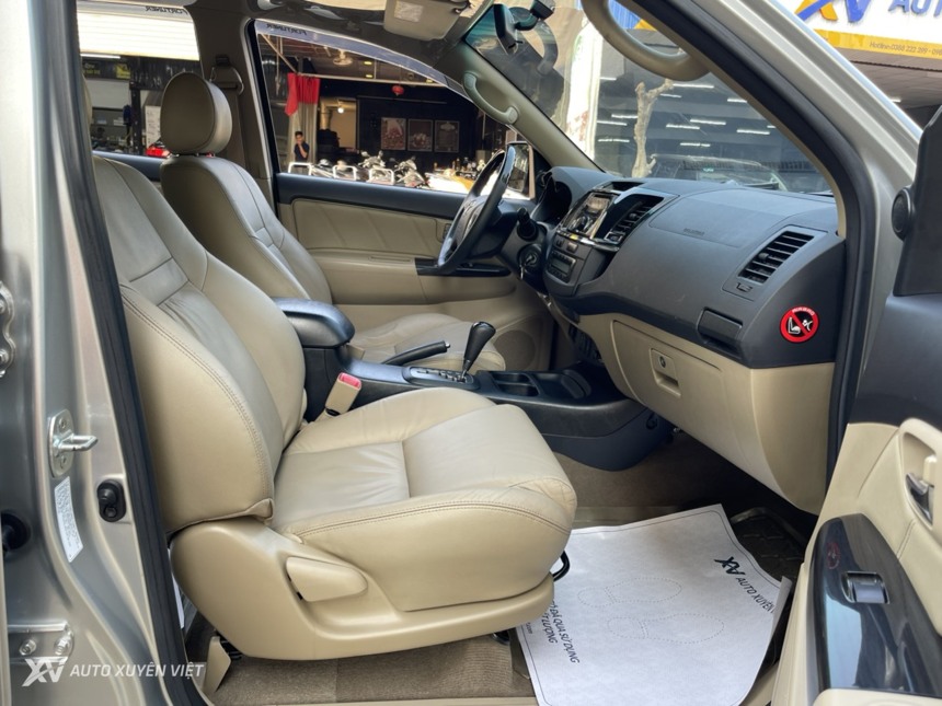 Toyota Fortuner V 4x2AT 2015 Máy Xăng