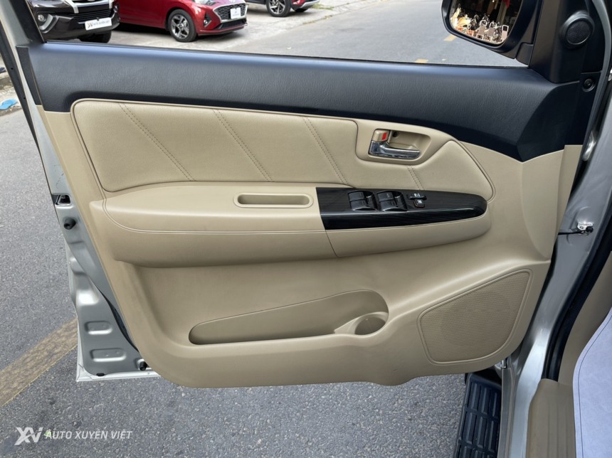 Toyota Fortuner V 4x2AT 2015 Máy Xăng