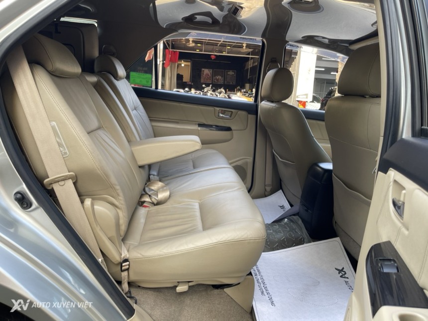 Toyota Fortuner V 4x2AT 2015 Máy Xăng