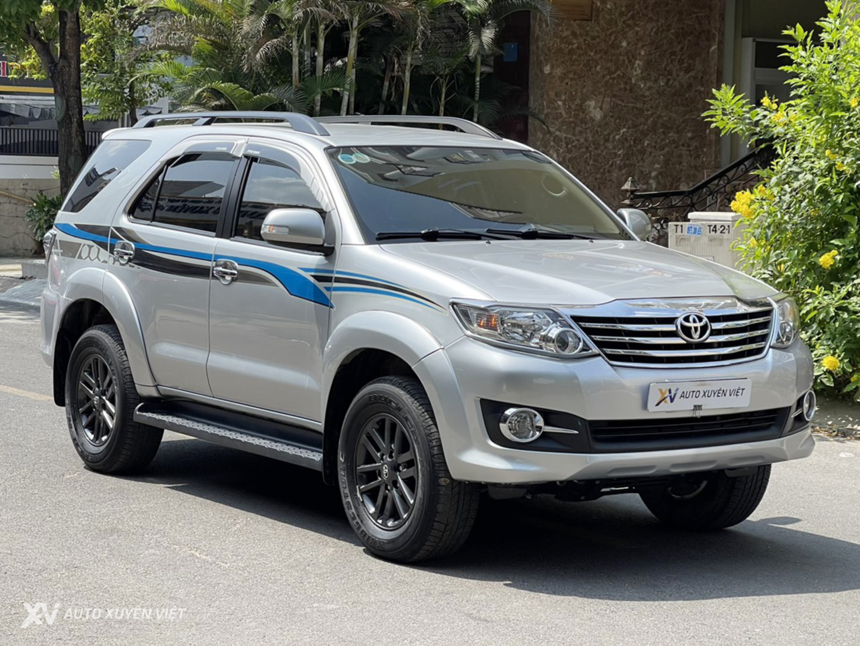 Toyota Fortuner V 4x2AT 2015 Máy Xăng