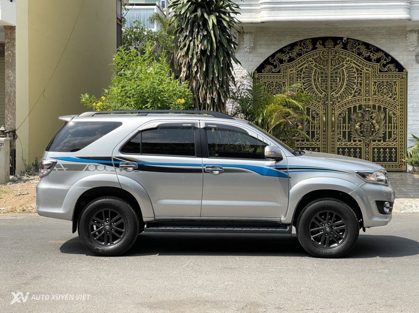 Toyota Fortuner V 4x2AT 2015 Máy Xăng