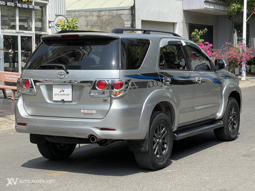 Toyota Fortuner V 4x2AT 2015 Máy Xăng
