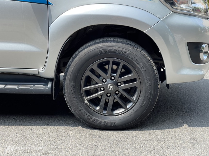 Toyota Fortuner V 4x2AT 2015 Máy Xăng