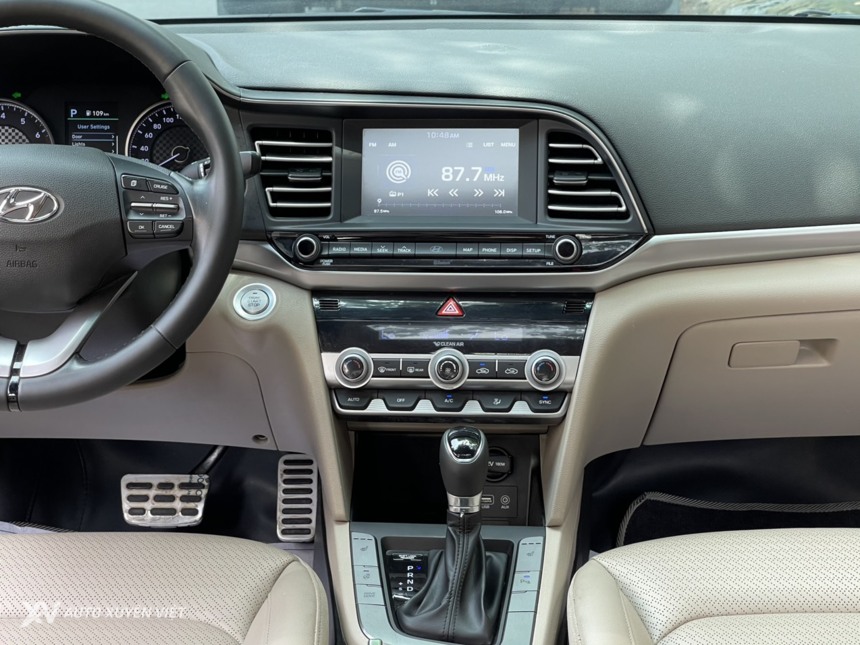 Hyundai Elantra 2.0AT 2021