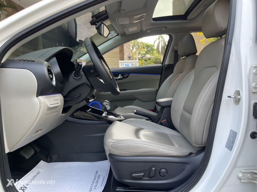 Kia Cerato 1.6AT Luxury 2020 Kia Cerato 1.6AT Luxury 2020