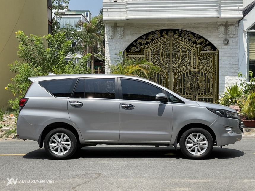 Toyota Innova 2.0G AT 2018