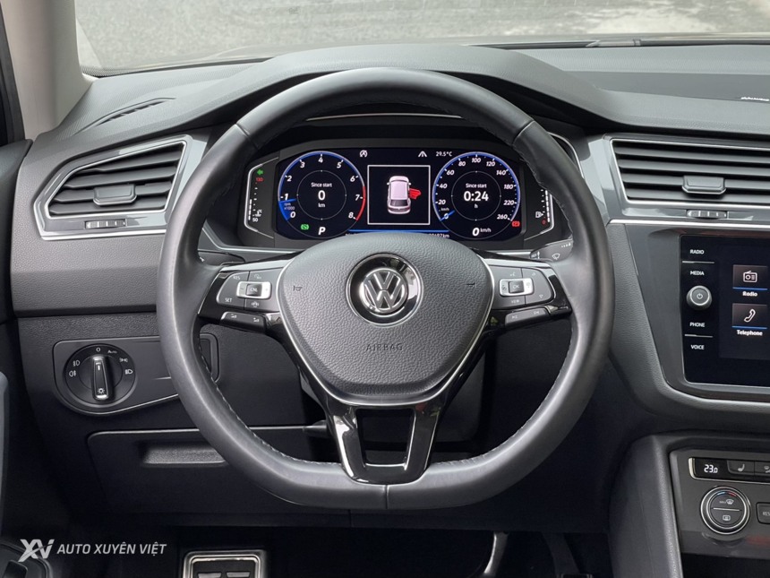 Volkswagen Tiguan Luxury S 2.0AT 4x4 2020 Volkswagen Tiguan Luxury S 2.0AT 4x4 2020
