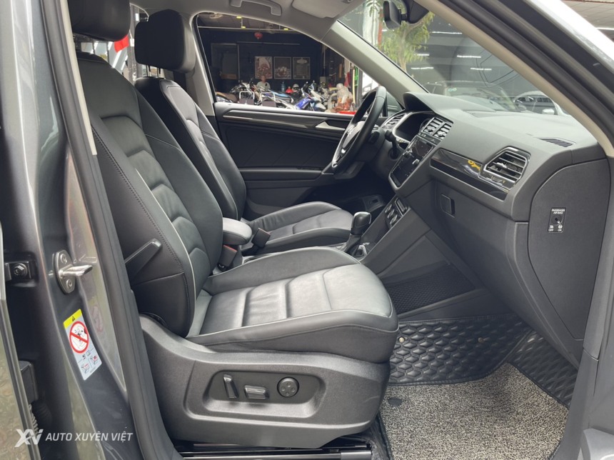 Volkswagen Tiguan Luxury S 2.0AT 4x4 2020 Volkswagen Tiguan Luxury S 2.0AT 4x4 2020