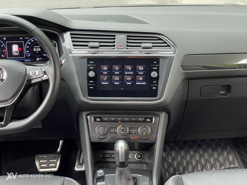 Volkswagen Tiguan Luxury S 2.0AT 4x4 2020 Volkswagen Tiguan Luxury S 2.0AT 4x4 2020