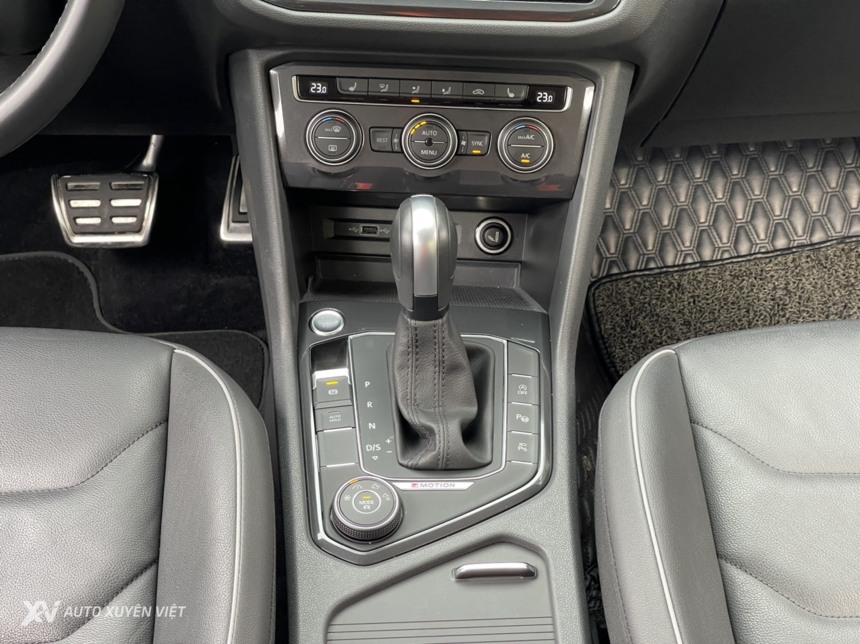 Volkswagen Tiguan Luxury S 2.0AT 4x4 2020 Volkswagen Tiguan Luxury S 2.0AT 4x4 2020