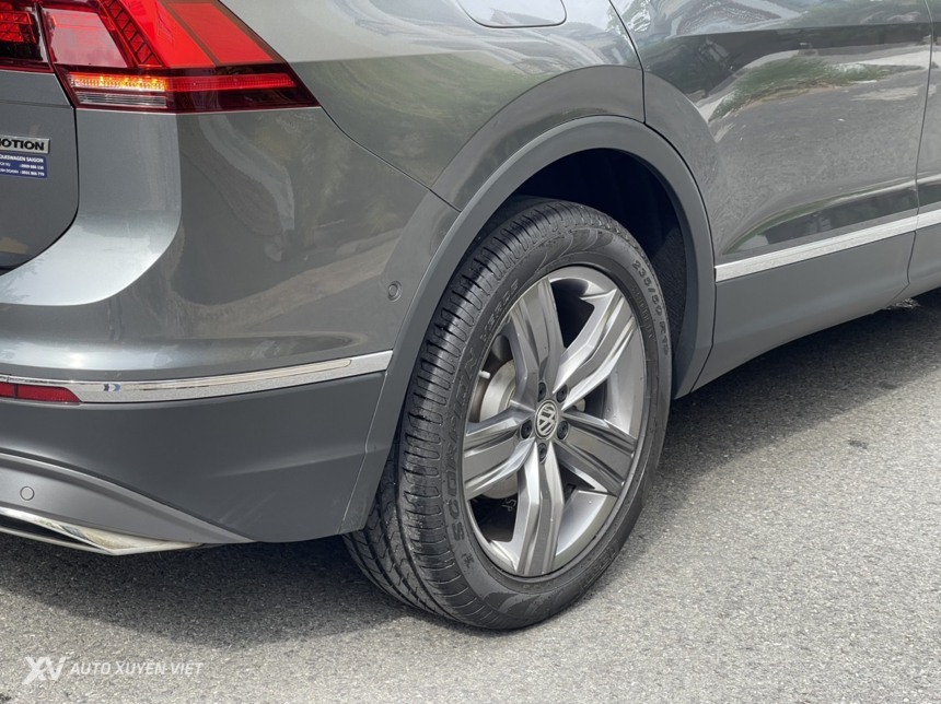 Volkswagen Tiguan Luxury S 2.0AT 4x4 2020 Volkswagen Tiguan Luxury S 2.0AT 4x4 2020