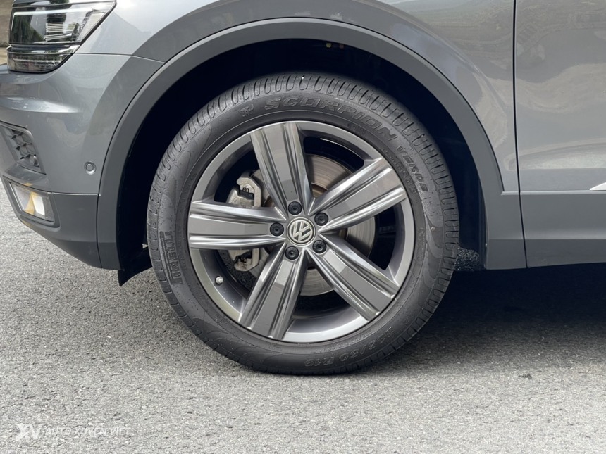 Volkswagen Tiguan Luxury S 2.0AT 4x4 2020 Volkswagen Tiguan Luxury S 2.0AT 4x4 2020