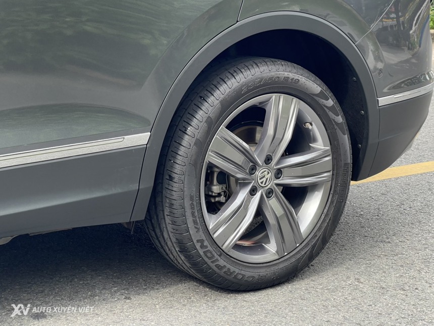 Volkswagen Tiguan Luxury S 2.0AT 4x4 2020 Volkswagen Tiguan Luxury S 2.0AT 4x4 2020