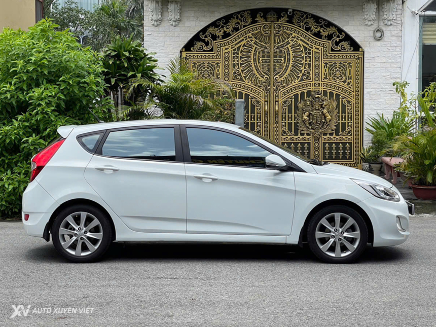 Hyundai Accent Blue Hatchback 2015 Hyundai Accent Blue Hatchback 2015