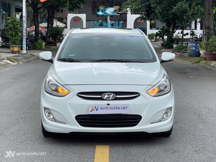 Hyundai Accent Blue Hatchback 2015 Hyundai Accent Blue Hatchback 2015