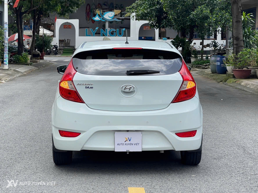 Hyundai Accent Blue Hatchback 2015 Hyundai Accent Blue Hatchback 2015