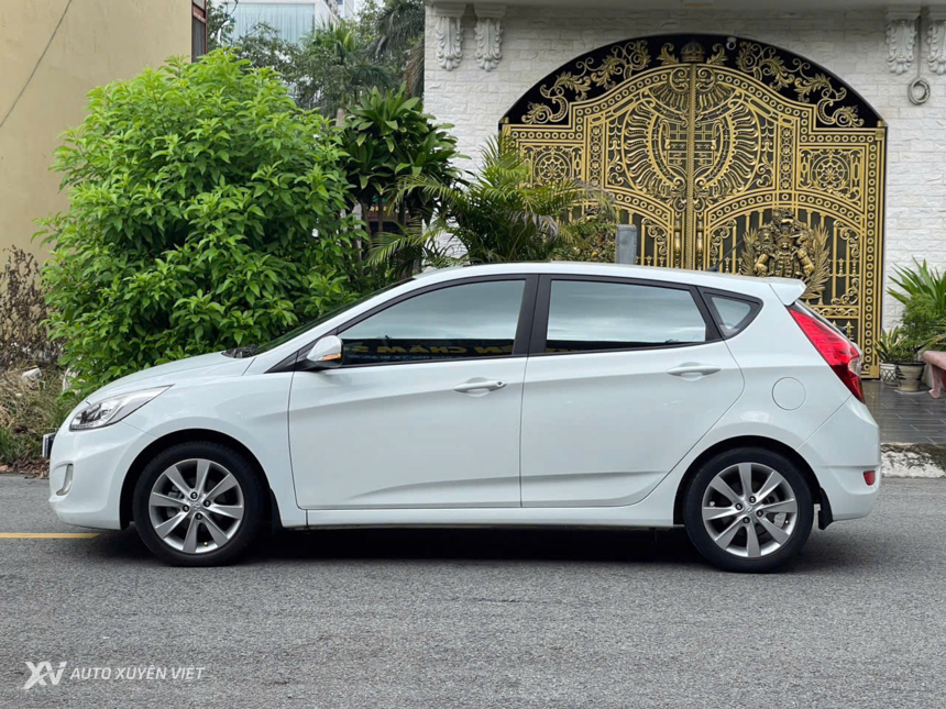 Hyundai Accent Blue Hatchback 2015 Hyundai Accent Blue Hatchback 2015