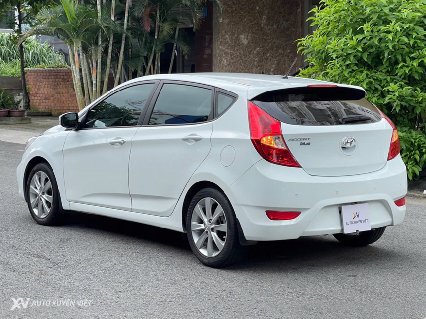 Hyundai Accent Blue Hatchback 2015 Hyundai Accent Blue Hatchback 2015