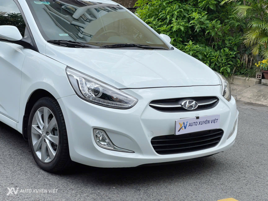 Hyundai Accent Blue Hatchback 2015 Hyundai Accent Blue Hatchback 2015