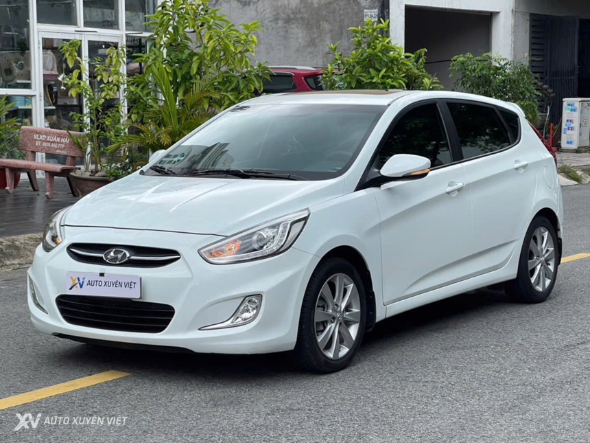 Hyundai Accent Blue Hatchback 2015 Hyundai Accent Blue Hatchback 2015