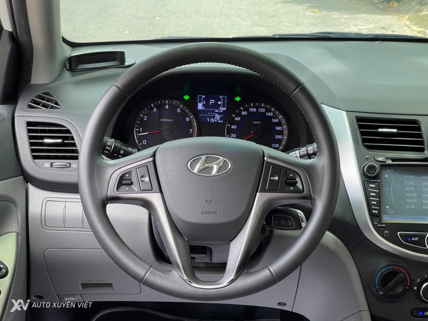 Hyundai Accent Blue Hatchback 2015 Hyundai Accent Blue Hatchback 2015