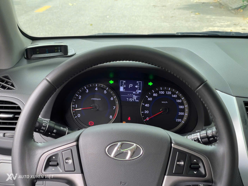 Hyundai Accent Blue Hatchback 2015 Hyundai Accent Blue Hatchback 2015