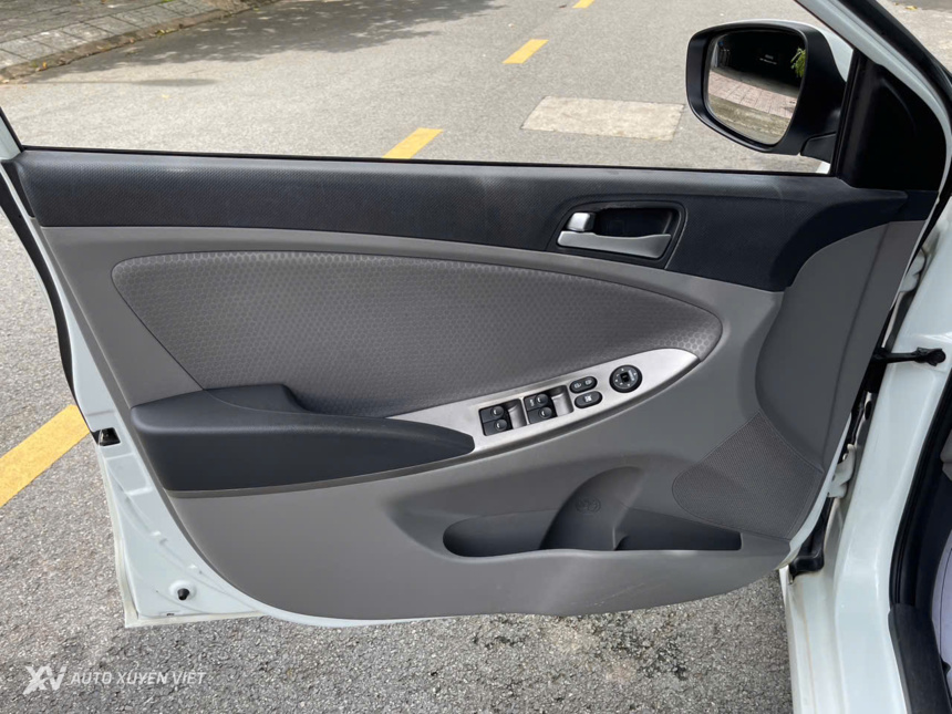 Hyundai Accent Blue Hatchback 2015 Hyundai Accent Blue Hatchback 2015