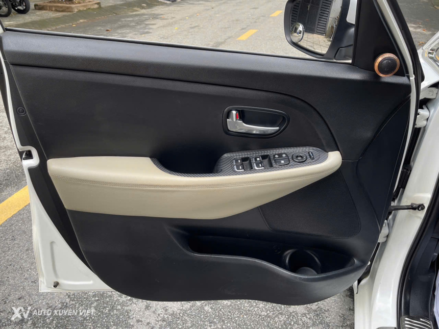 Kia Rondo 2.0 GMT 2017 Số Sàn Kia Rondo 2.0 GMT 2017 Số Sàn