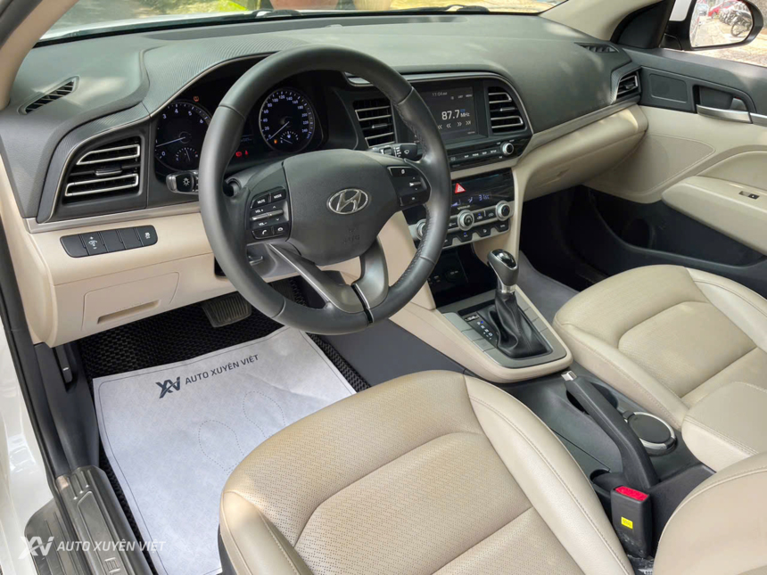 Hyundai Elantra 1.6AT 2021