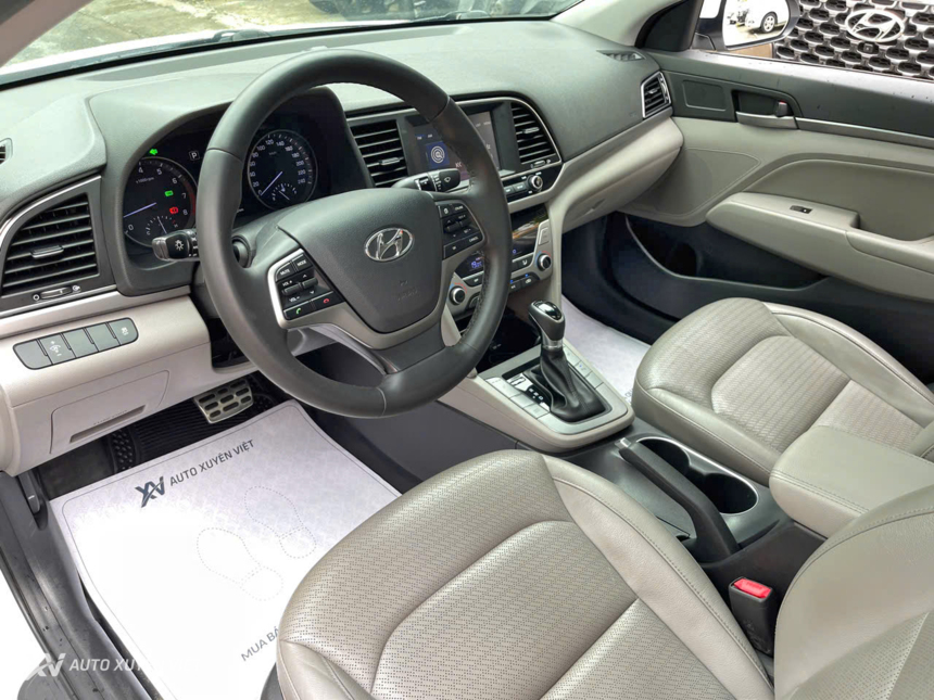 Hyundai Elantra 2.0AT 2017 Hyundai Elantra 2.0AT 2017