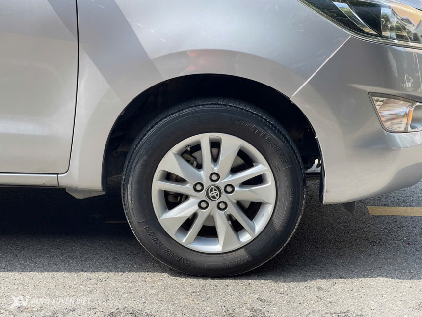 Toyota Innova E 2.0 MT 2016