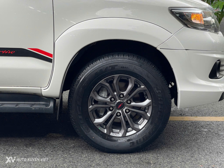 Toyota Fortuner TRD Sportivo 4x2AT 2016 Toyota Fortuner TRD Sportivo 4x2AT 2016