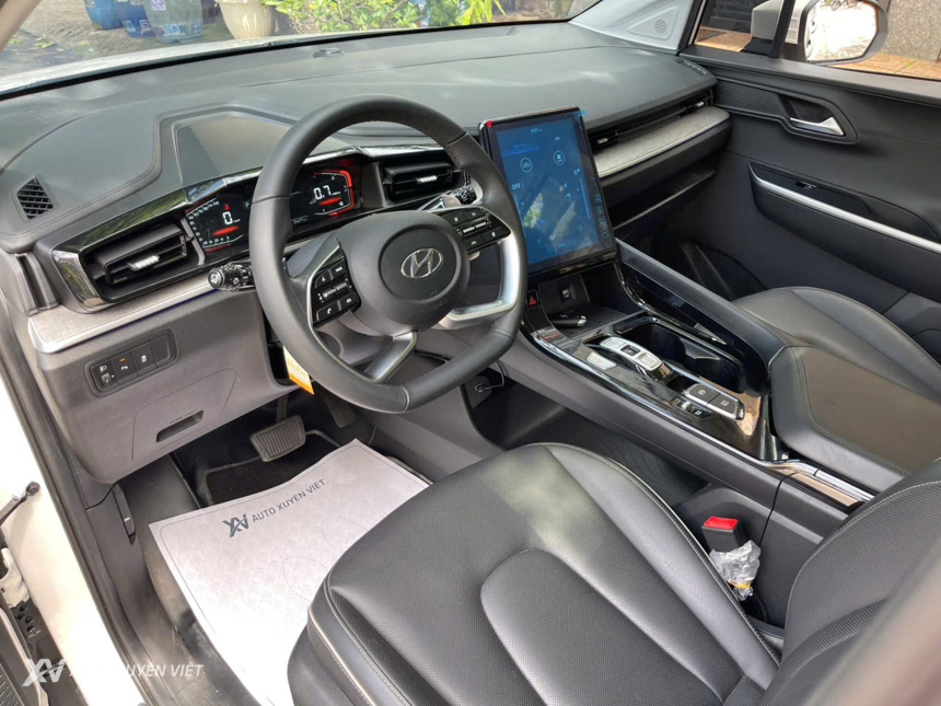 Hyundai Custin 2.0T Cao Cấp 2023