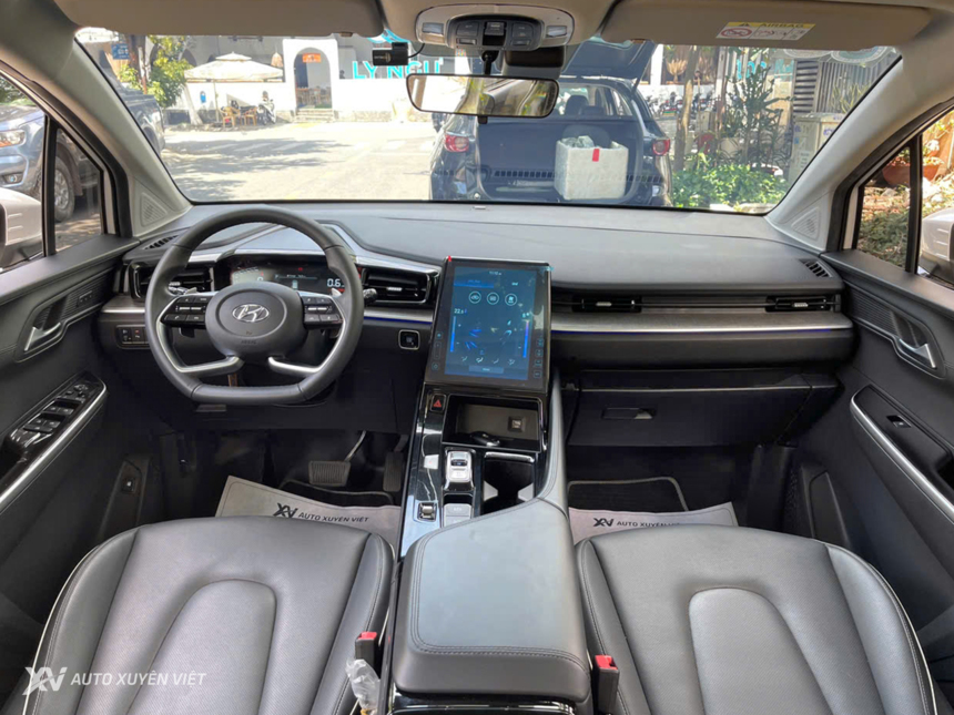 Hyundai Custin 2.0T Cao Cấp 2023