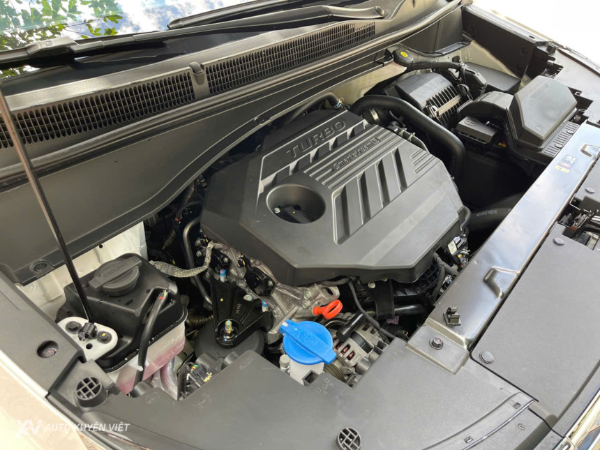 Hyundai Custin 2.0T Cao Cấp 2023