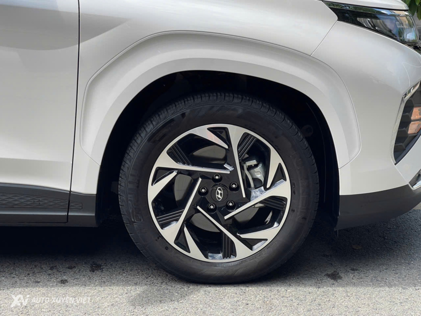 Hyundai Custin 2.0T Cao Cấp 2023