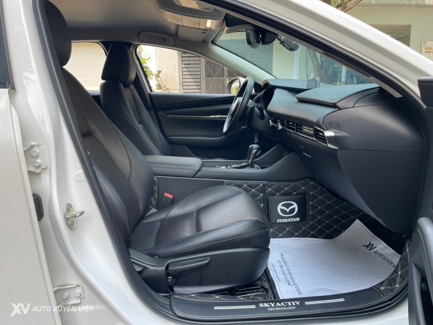 Mazda 3 1.5AT Luxury 2023 Mazda 3 1.5AT Luxury 2023