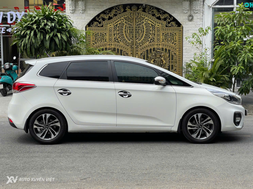Kia Rondo 2.0 GAT 2016 Model 2017 Kia Rondo 2.0 GAT 2016 Model 2017