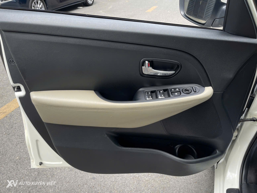 Kia Rondo 2.0 GAT 2016 Model 2017 Kia Rondo 2.0 GAT 2016 Model 2017