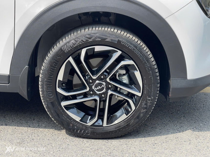 Kia Carens 1.5G Luxury 2024