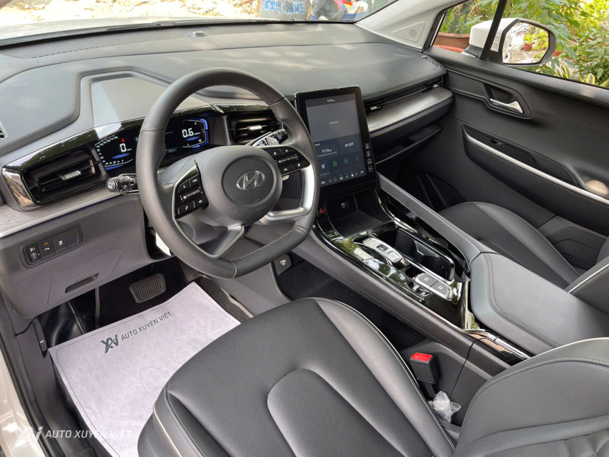 Hyundai Custin 2.0T Cao Cấp 2023 Hyundai Custin 2.0T Cao Cấp 2023