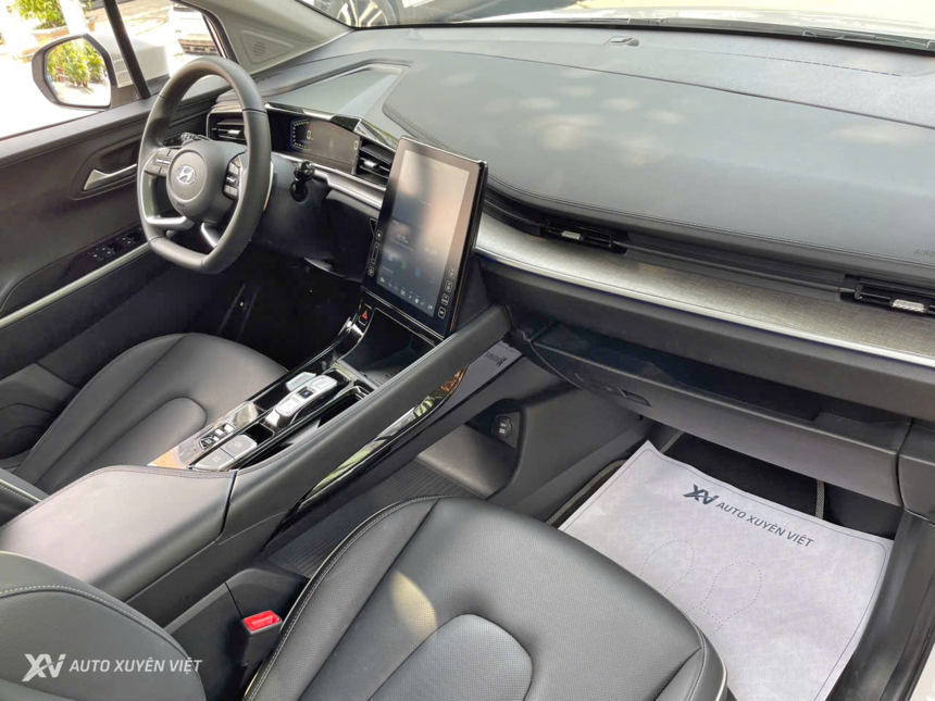 Hyundai Custin 2.0T Cao Cấp 2023 Hyundai Custin 2.0T Cao Cấp 2023