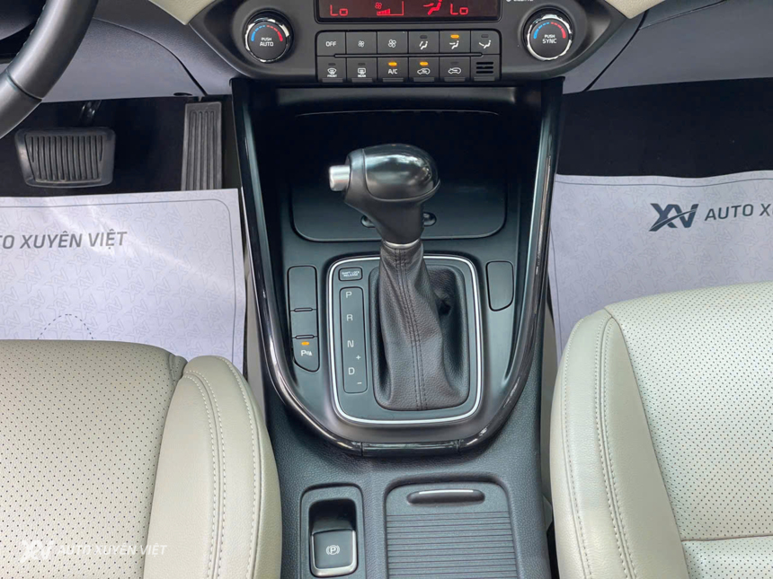 Kia Rondo 2.0 GATH 2016 Mẫu Mới 2017