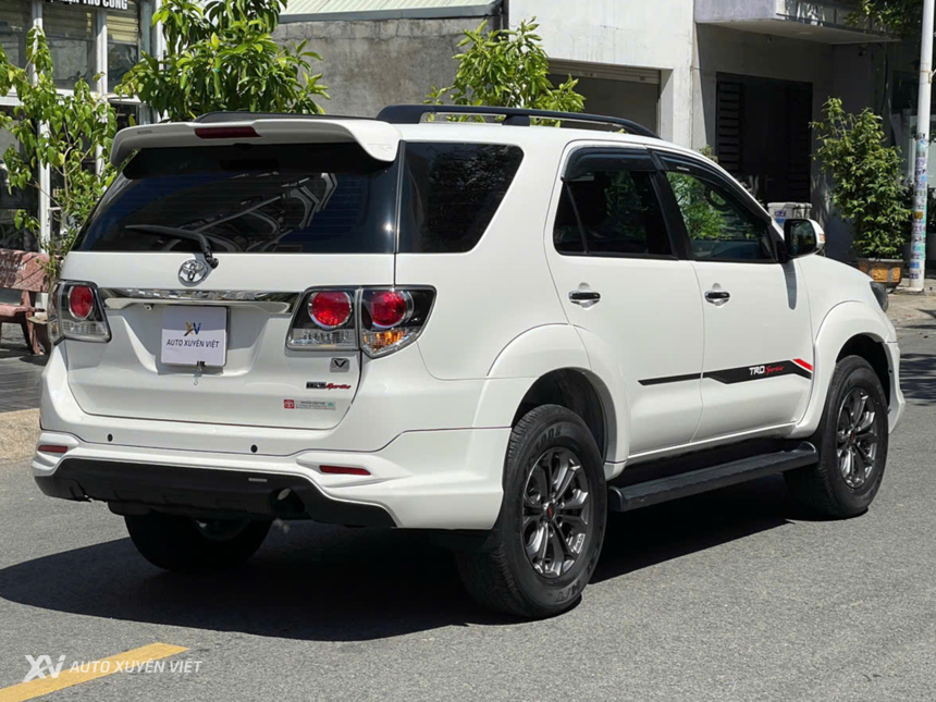 Toyota Fortuner TRD Sportivo 4x4AT 2015 Toyota Fortuner TRD Sportivo 4x4AT 2015