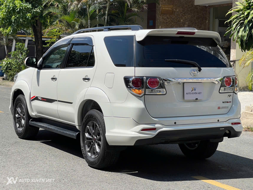 Toyota Fortuner TRD Sportivo 4x4AT 2015 Toyota Fortuner TRD Sportivo 4x4AT 2015