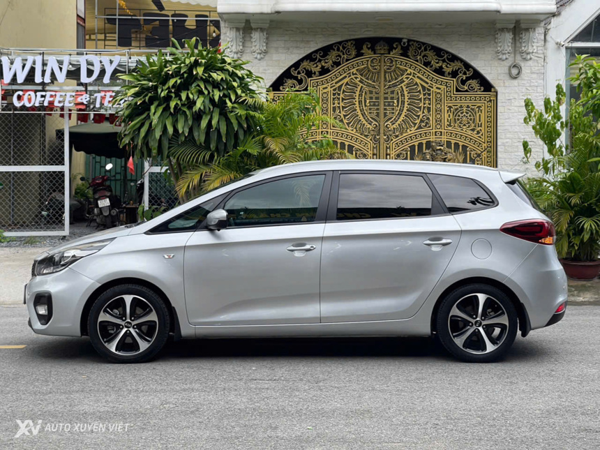 Kia Rondo 2.0 MT 2016 Kia Rondo 2.0 MT 2016